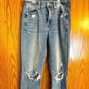 American Eagle Mom Jeans. Size 2 short.
